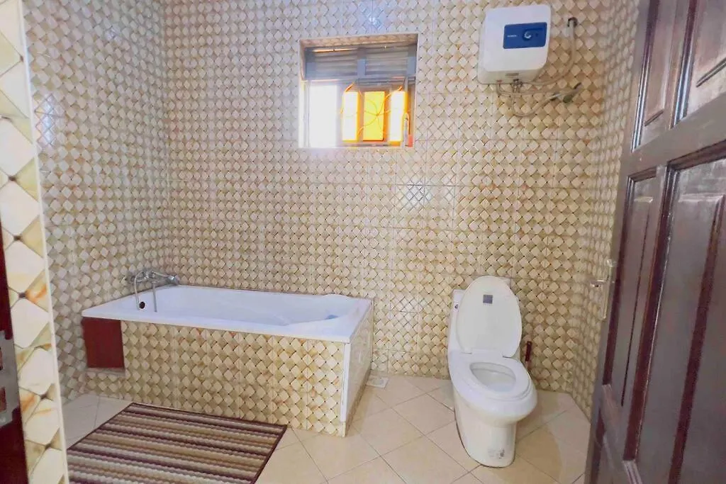 Cozy Apartment Within Acacia Mall Area Limits, Unlimited Wifi, Netflix, Free Parking كامبالا