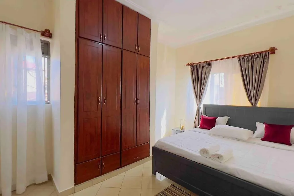Cozy Apartment Within Acacia Mall Area Limits, Unlimited Wifi, Netflix, Free Parking كامبالا 0*,  أوغندا