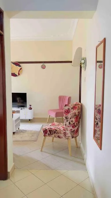 Cozy Apartment Within Acacia Mall Area Limits, Unlimited Wifi, Netflix, Free Parking كامبالا