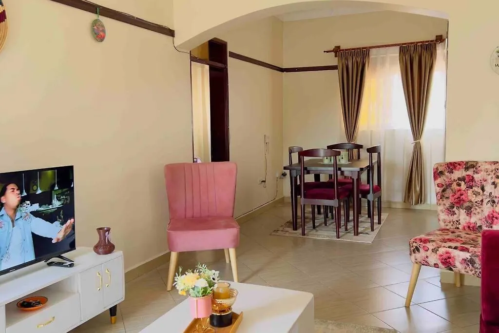 Cozy Apartment Within Acacia Mall Area Limits, Unlimited Wifi, Netflix, Free Parking كامبالا