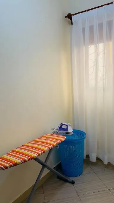 Cozy Apartment Within Acacia Mall Area Limits, Unlimited Wifi, Netflix, Free Parking كامبالا