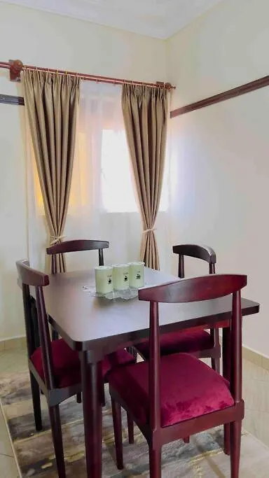Cozy Apartment Within Acacia Mall Area Limits, Unlimited Wifi, Netflix, Free Parking كامبالا